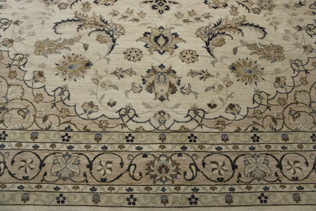 Oushak Indo Agra Chobi rug border detail