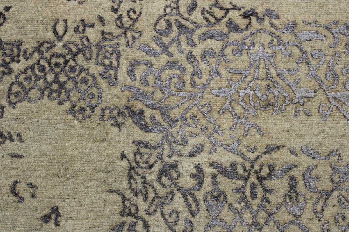 Modern Abstract Broken Design rug border detail