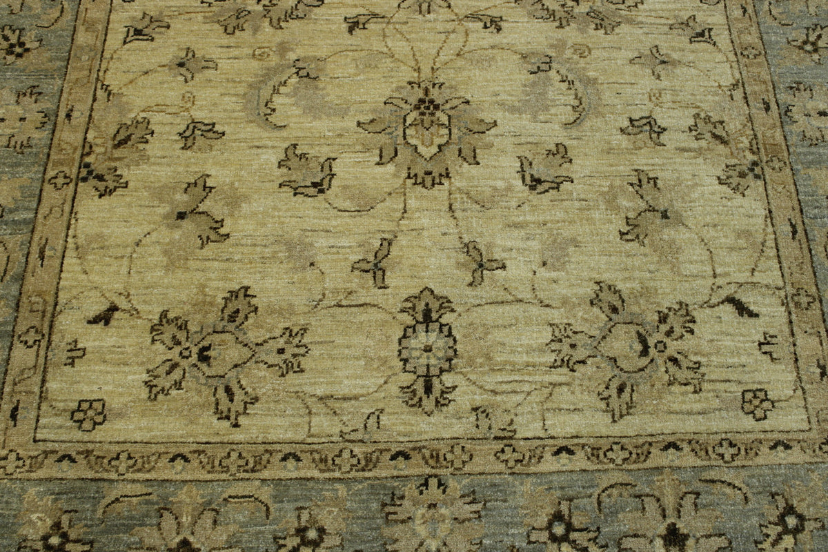 Oushak Chobi Ziegler rug border detail