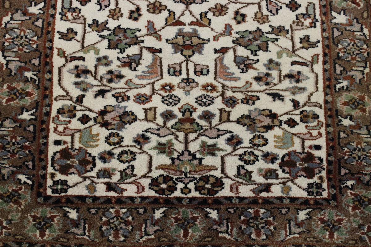 Traditional Fine Herati rug border detail