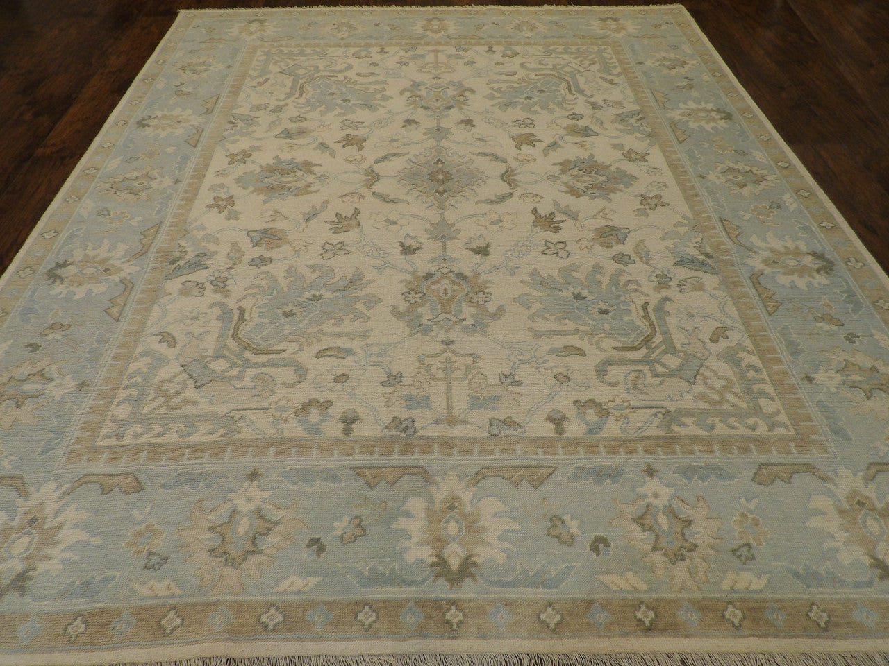 Oushak Chobi Wash rug corner detail