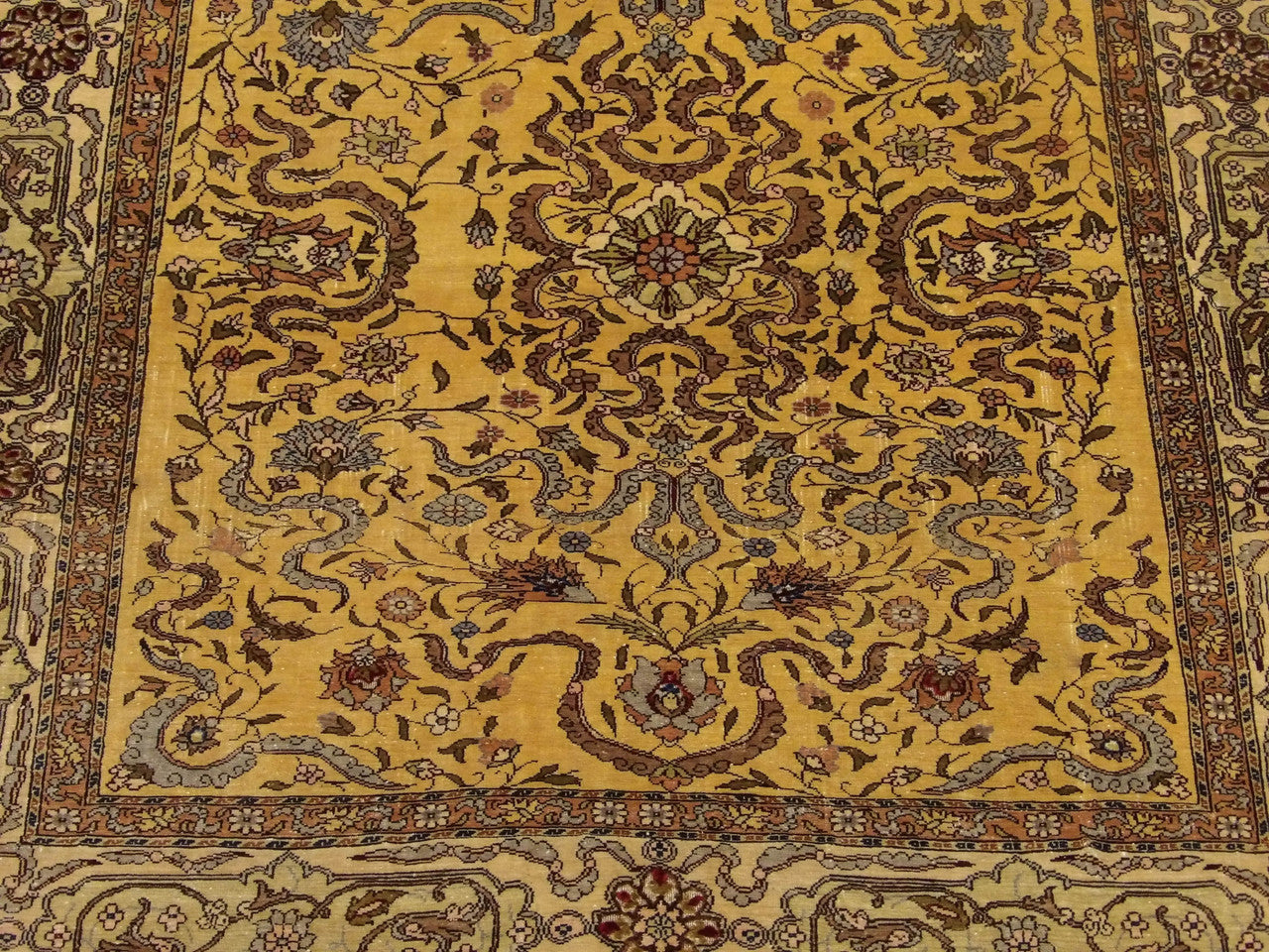 Tabriz rug border detail