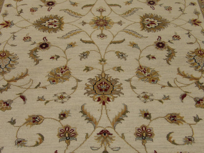 Chobie Traditional hand-knotted wool rug in Ivory, 5'7" x 7'8", SKU W739