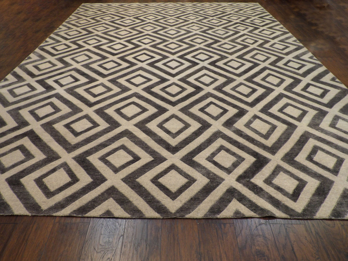 Modern Abstract Diamond Design rug corner detail