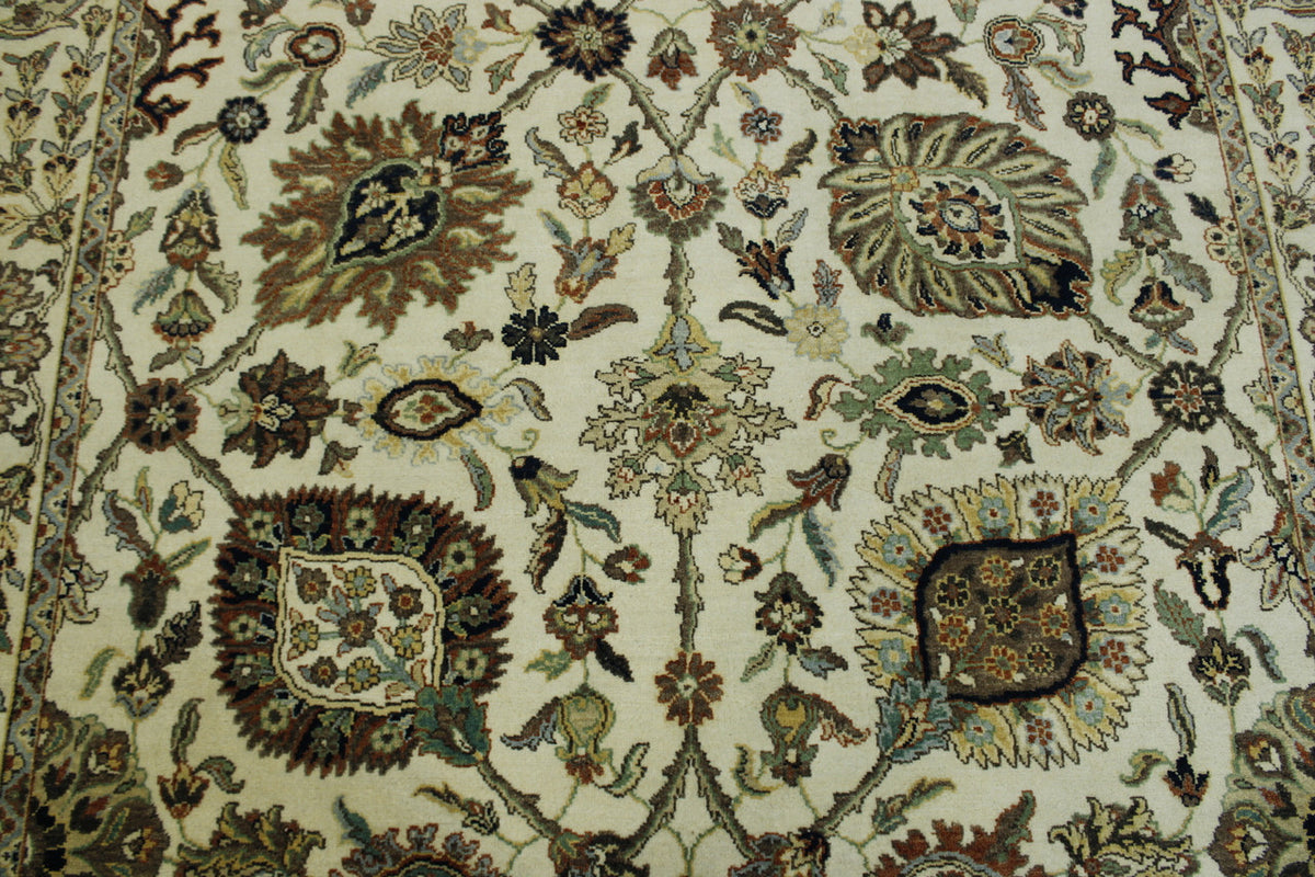 Traditional Fine Sherapi rug corner detail