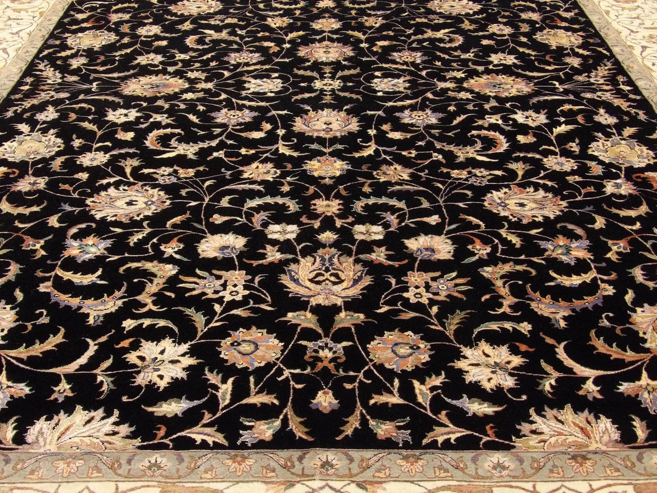 Fine Persian Kashan rug border detail