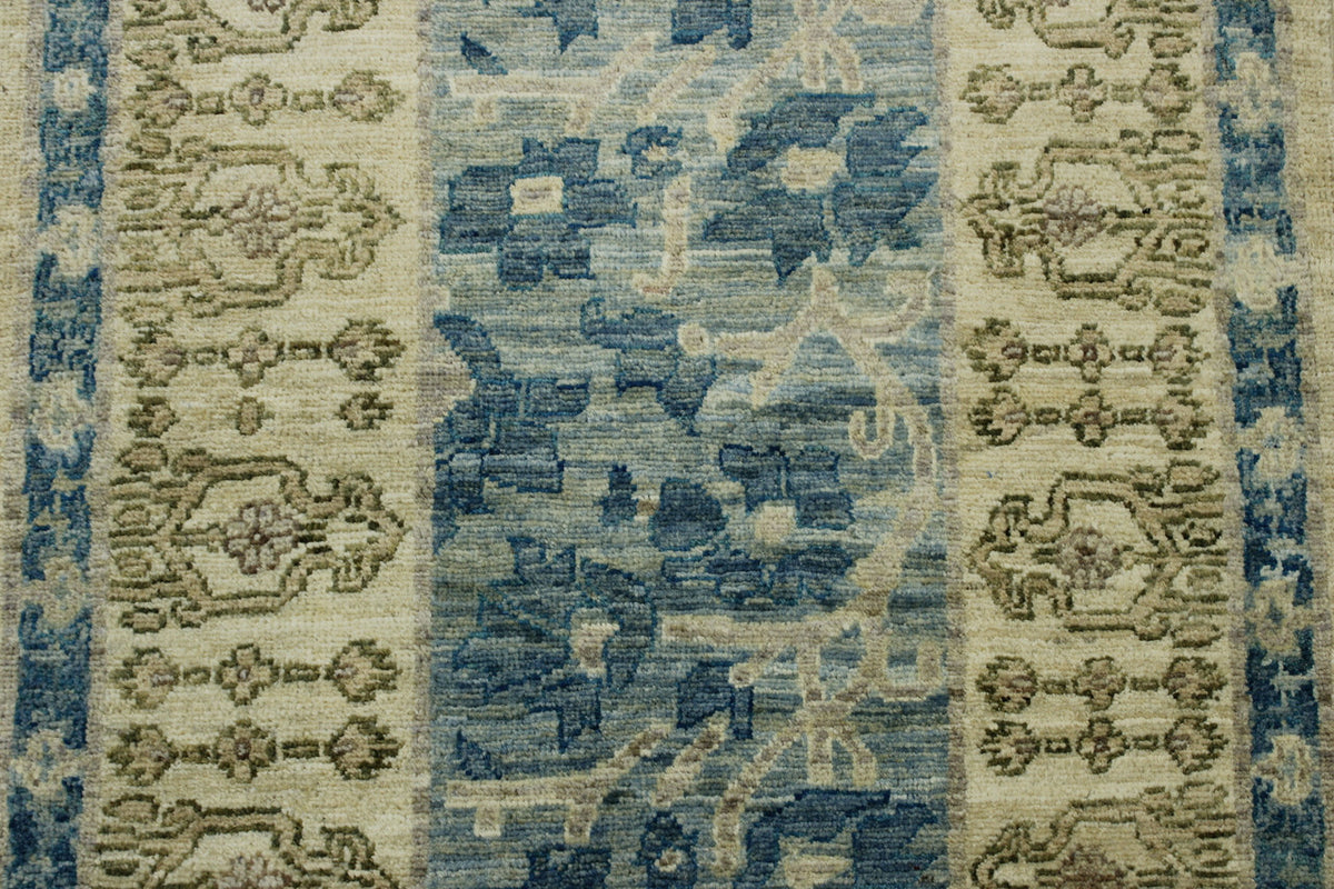 Oushak Chobi rug border detail
