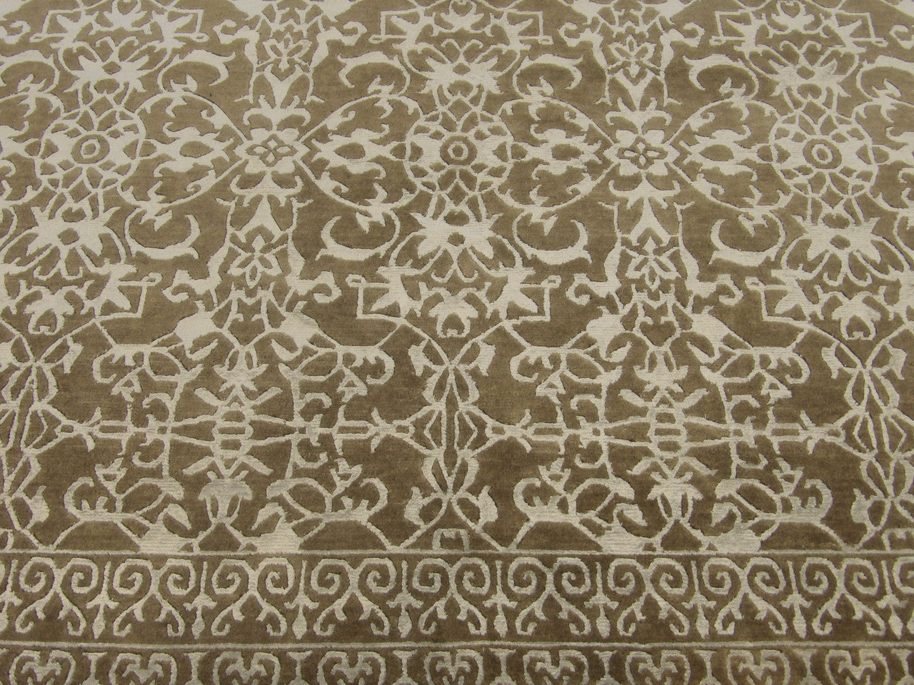 Transitional damask rug border detail, blue and green