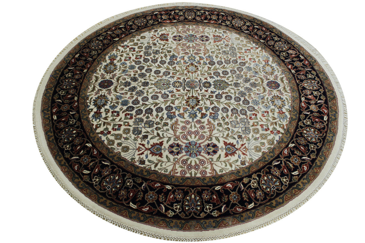 Traditional Fine Heraki rug border detail