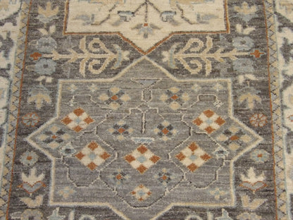 Oushak Chobi rug border detail