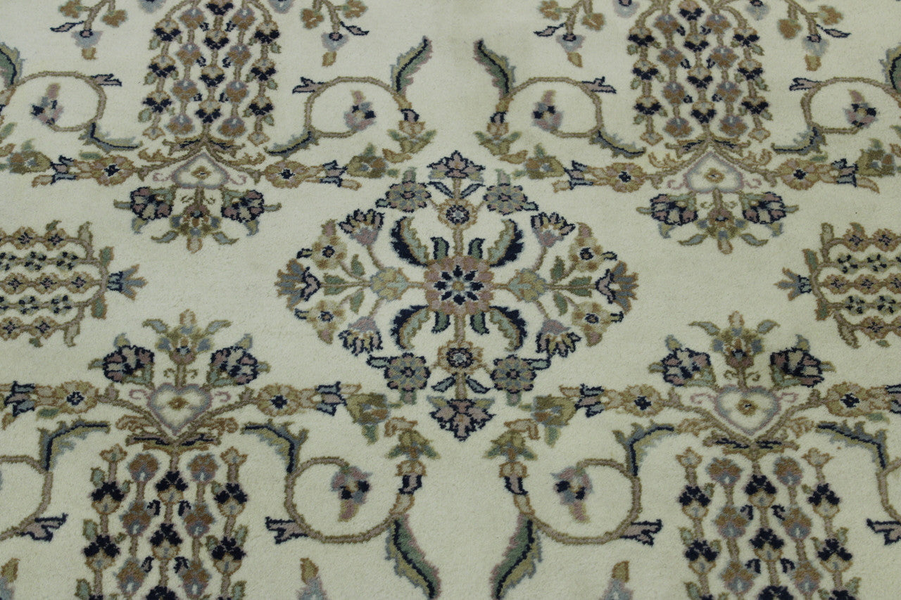 Traditional Farahan Design rug corner detail