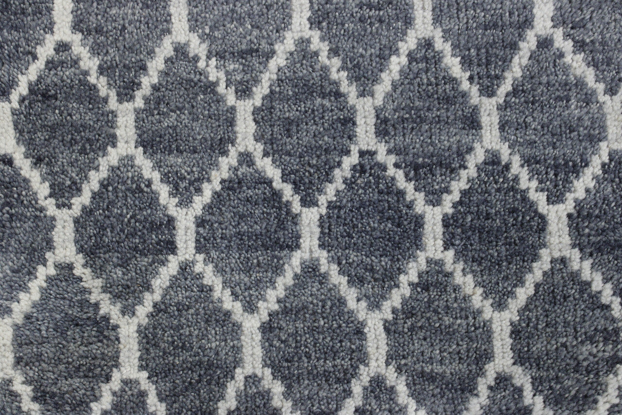 Modern Gemotrical Design rug border detail
