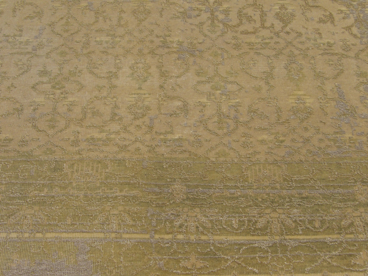Vintage Erase Design Low Pile rug border detail