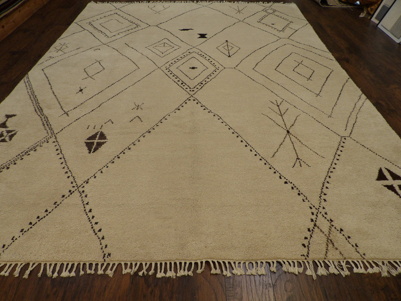 Close-up of wool pile, Brown & Ivory rug