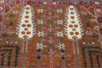 Tribal Indo Heriz rug border detail