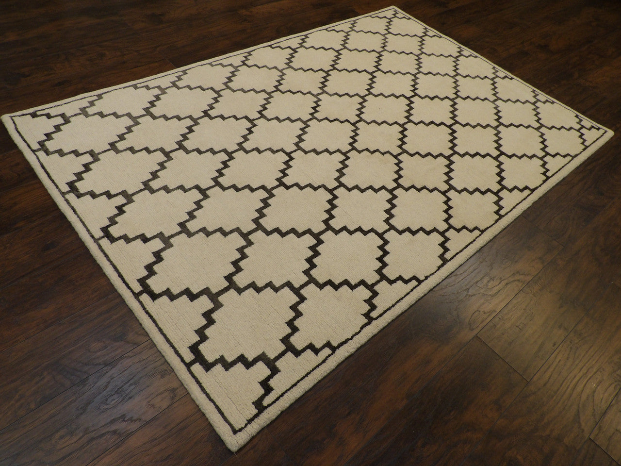 Moroccan diamond pattern detail, gray rug