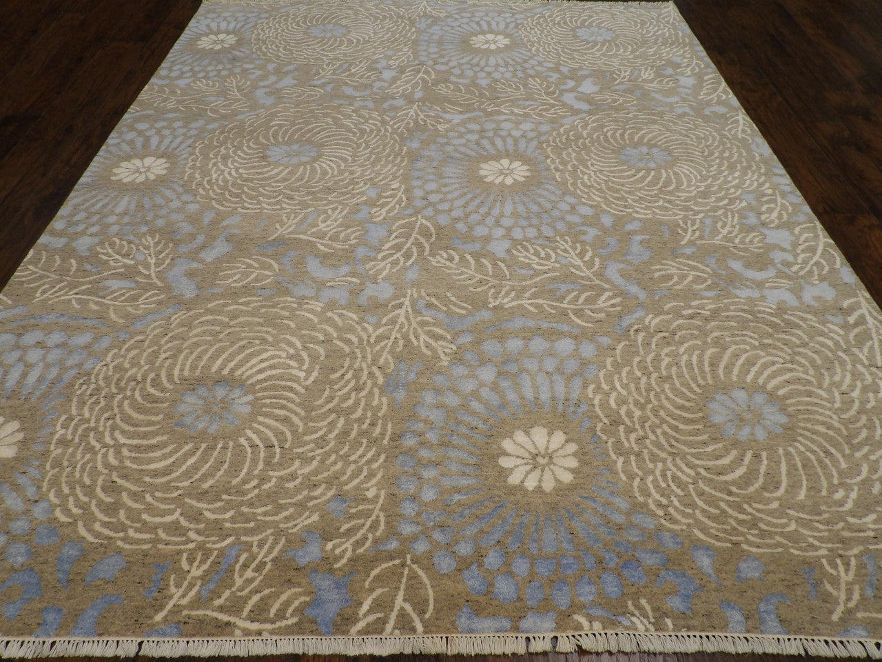 Transitional Rose Design pattern detail