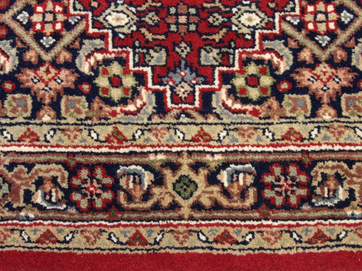Fine Persian Bidjar rug border detail