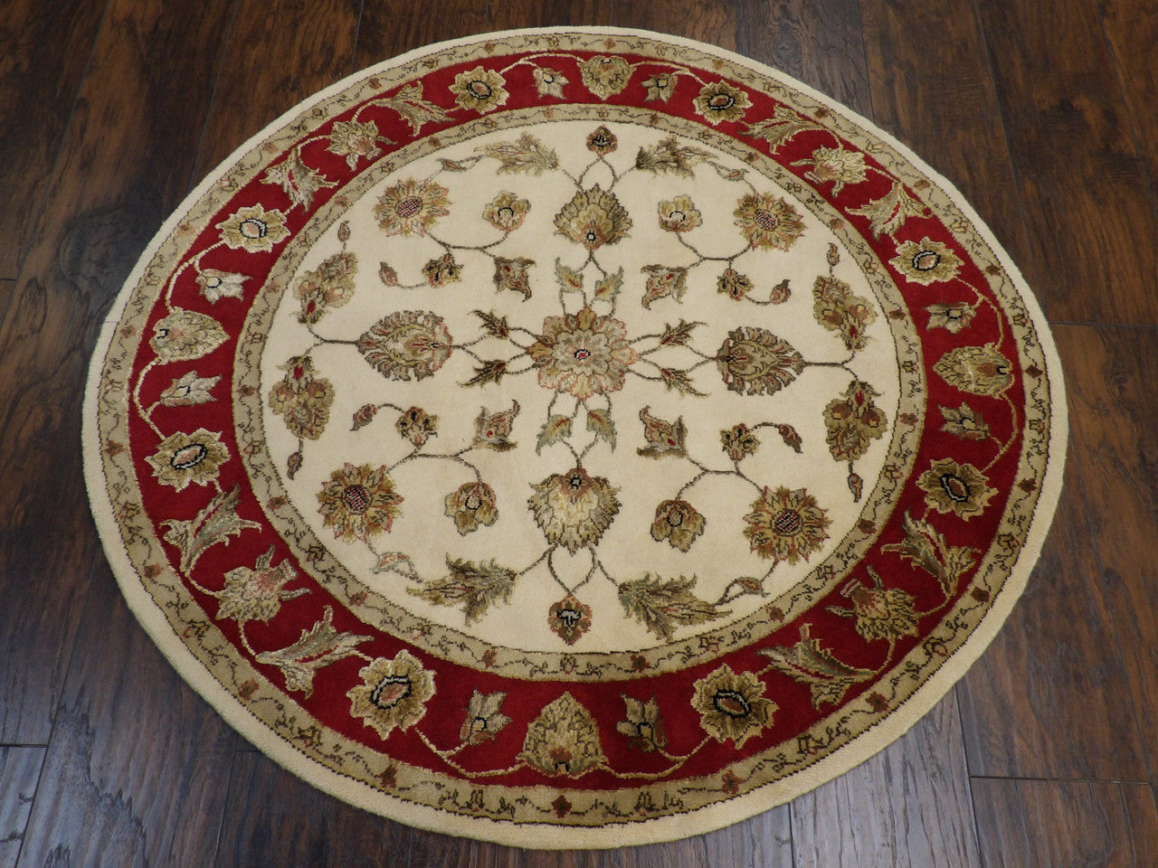 Close-up of wool pile, Beige & Red rug
