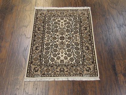 Fine Turk Hereki rug corner detail