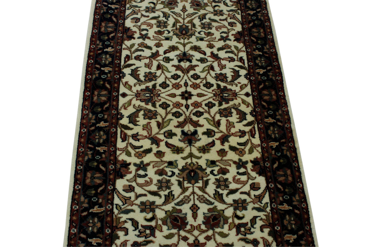 Traditional Indo Kashan rug corner detail