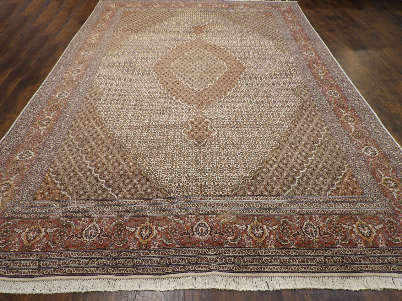 Fine Persian Fish Mahi Tabriz rug corner detail