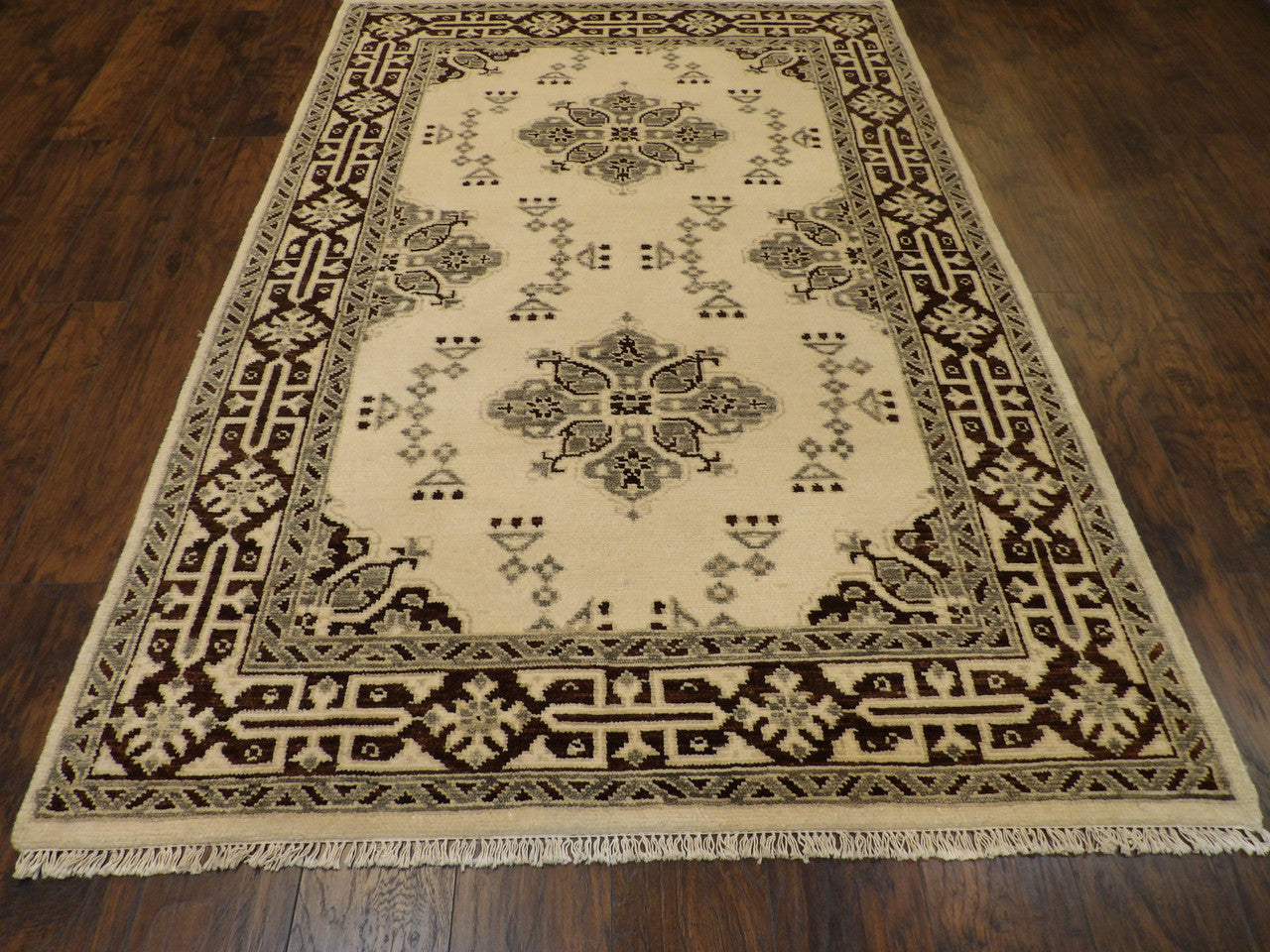 Tribal Fine Heriz Natural Dye rug corner detail