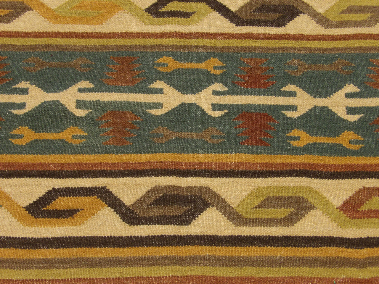 Coastal rug border detail