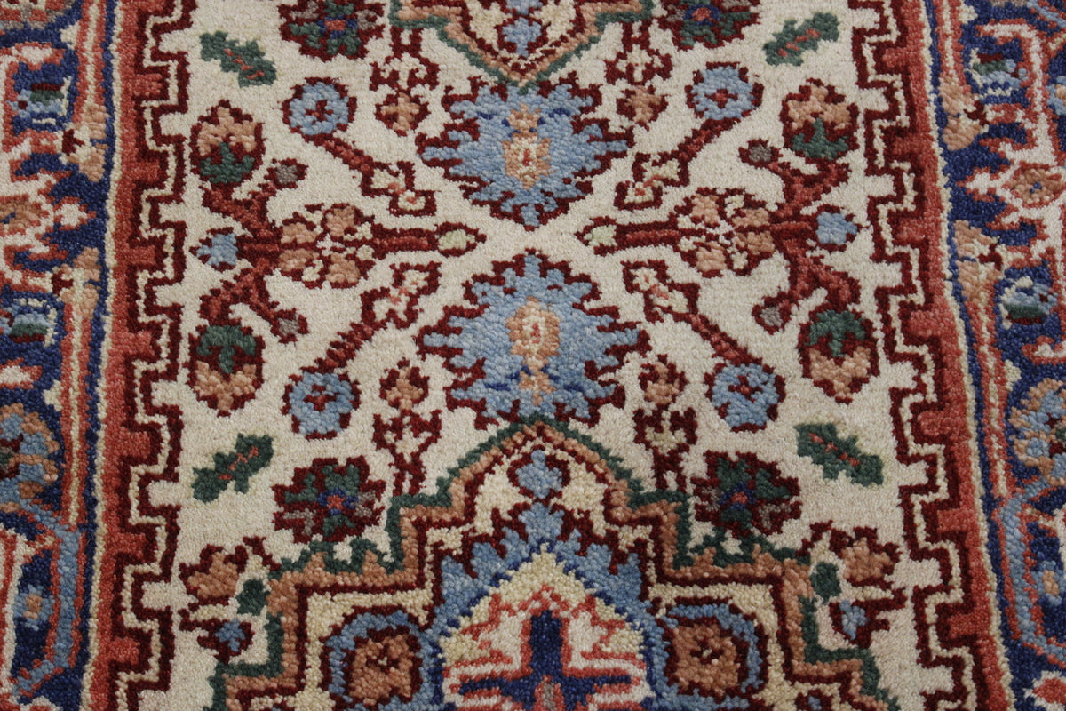 Tribal Heriz rug border detail