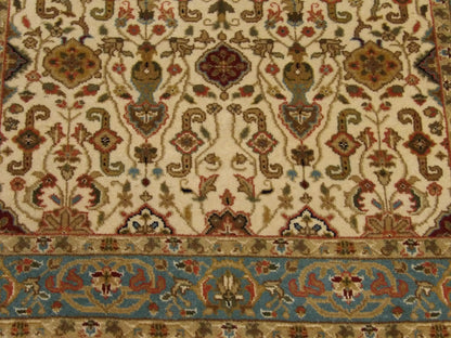 Fine Persian Kashan rug border detail