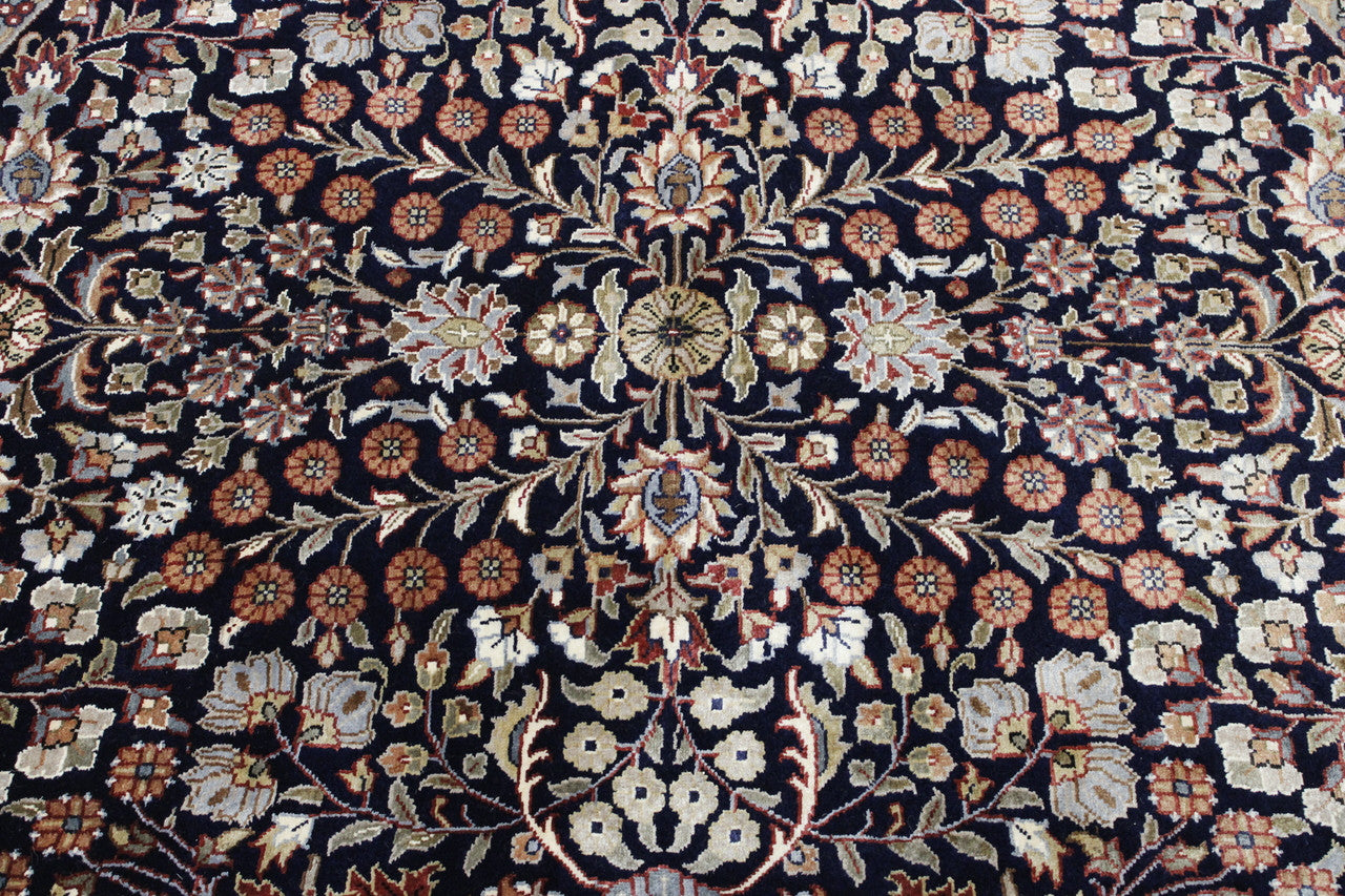 Traditional Fine Heraki rug border detail