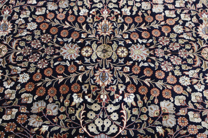 Traditional Fine Heraki rug border detail