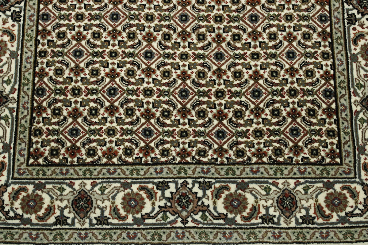 Traditional Indo Bidjar rug corner detail