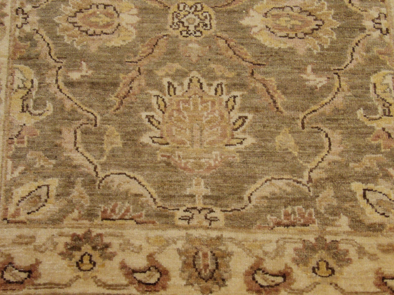 Oushak Chobi Natural Dye rug border detail