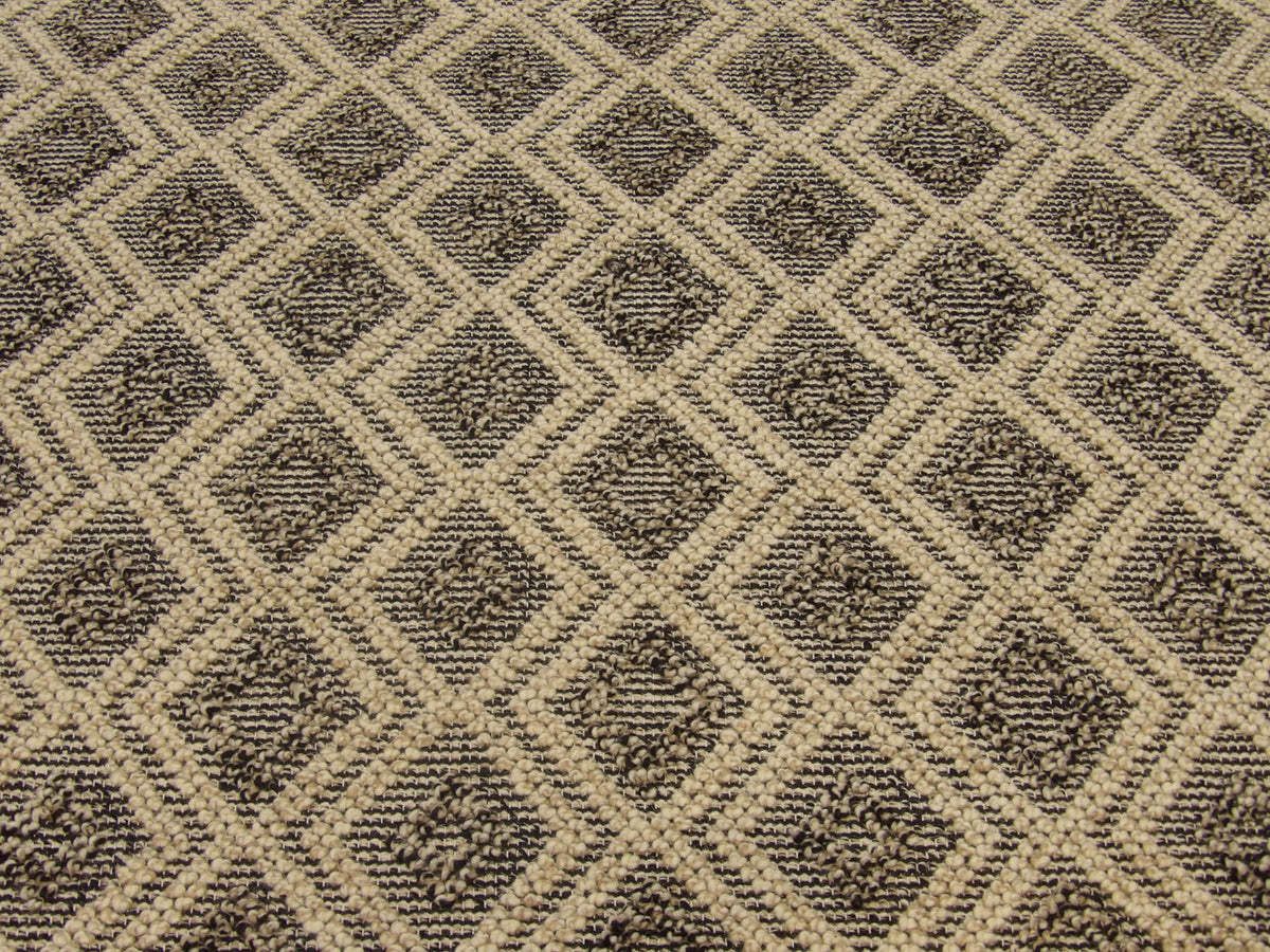 Geometric rug border detail