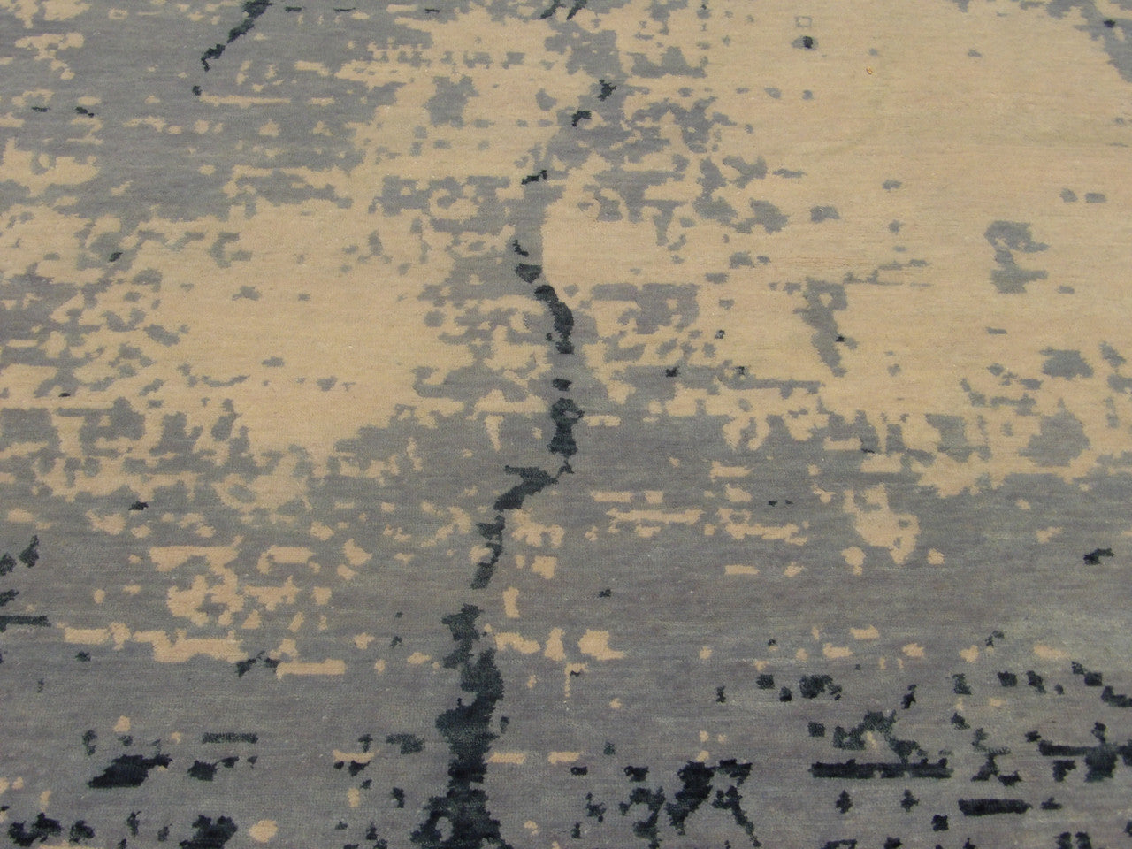 Modern Abstract Marble Design rug border detail