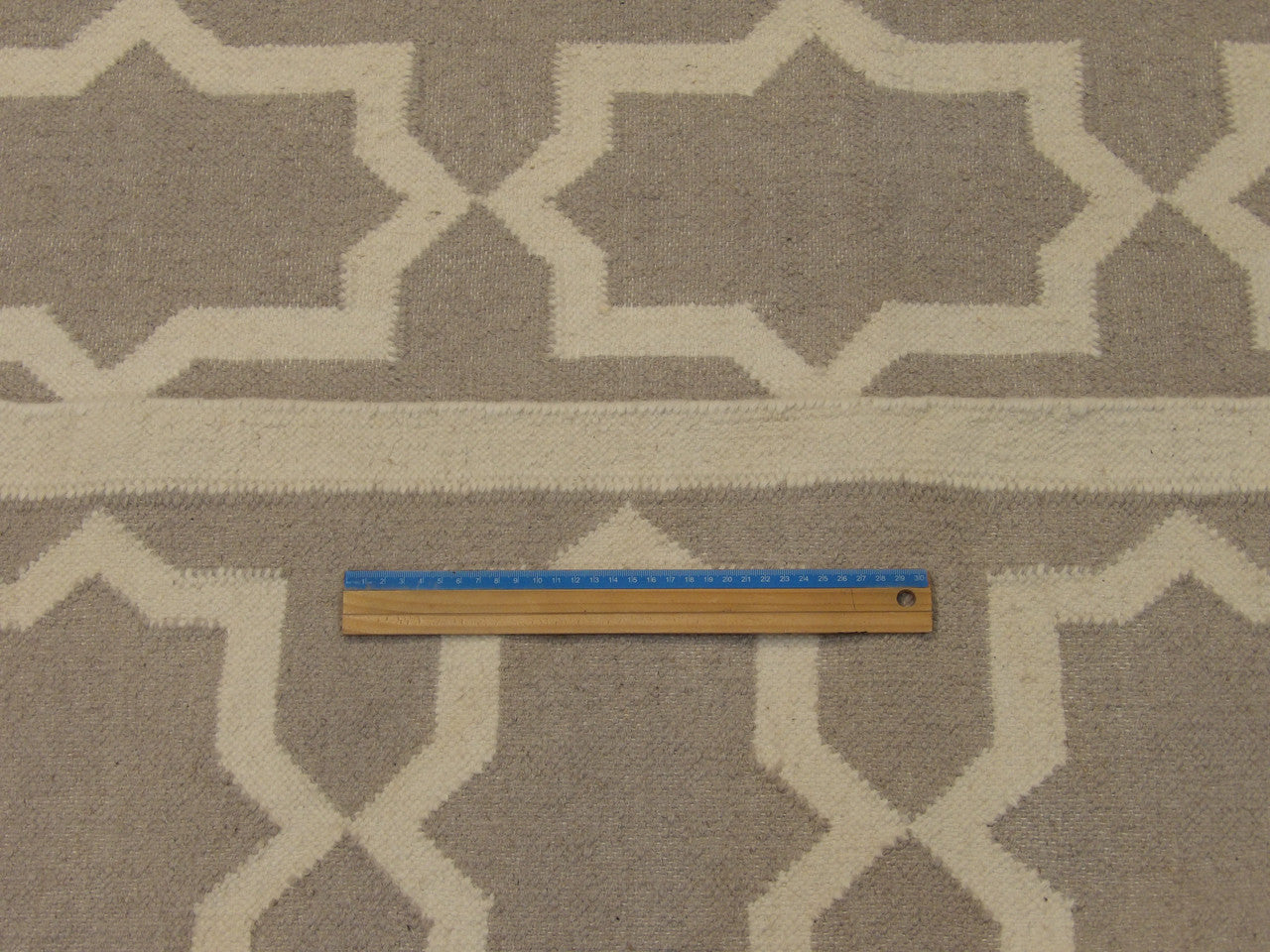 Gray & White Coastal Flat Weave Indoor/Outdoor Durry Beachy rug in room setting