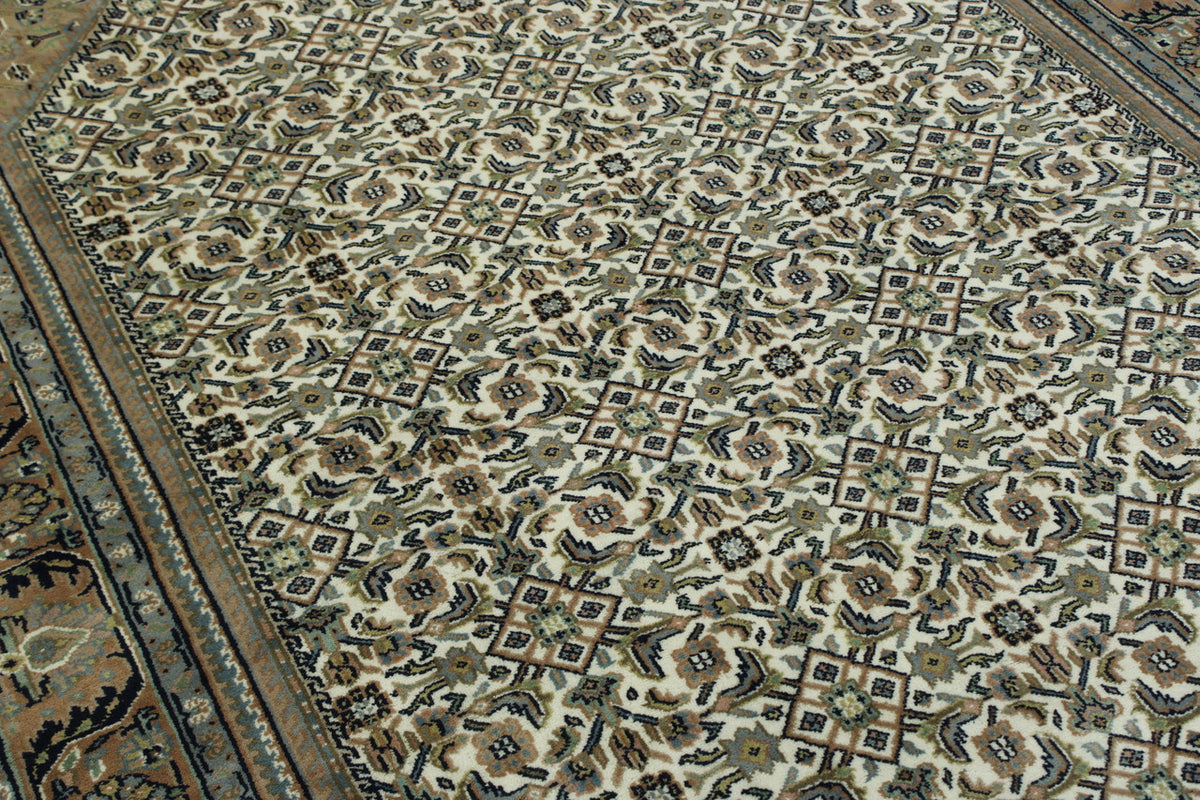 Traditional Fine Bidjar rug border detail