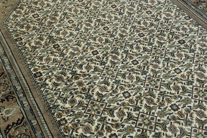 Traditional Fine Bidjar rug border detail