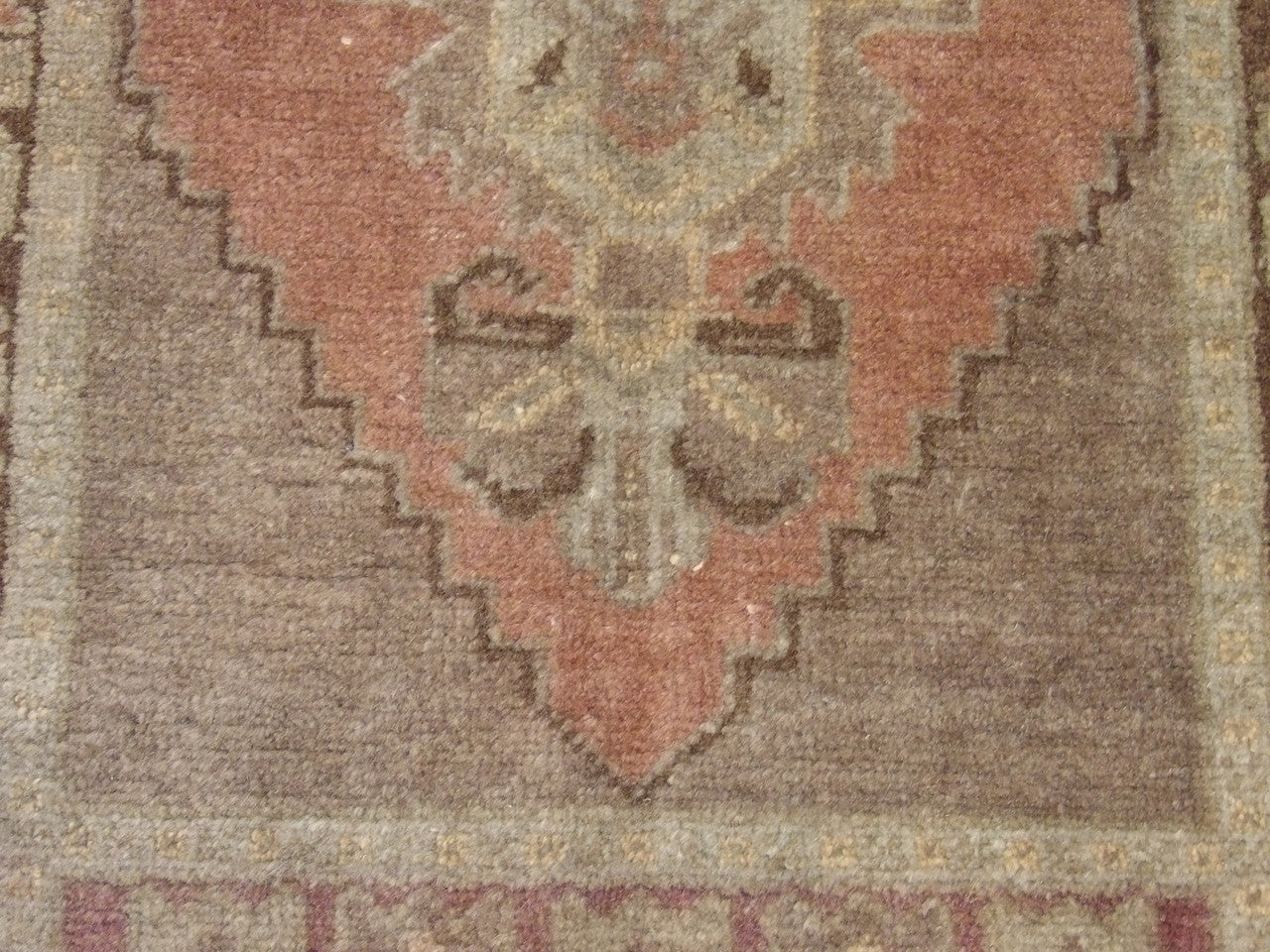 Vintage Turk Anatolian Antique Yastik rug border detail
