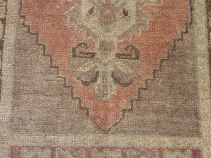 Vintage Turk Anatolian Antique Yastik rug border detail