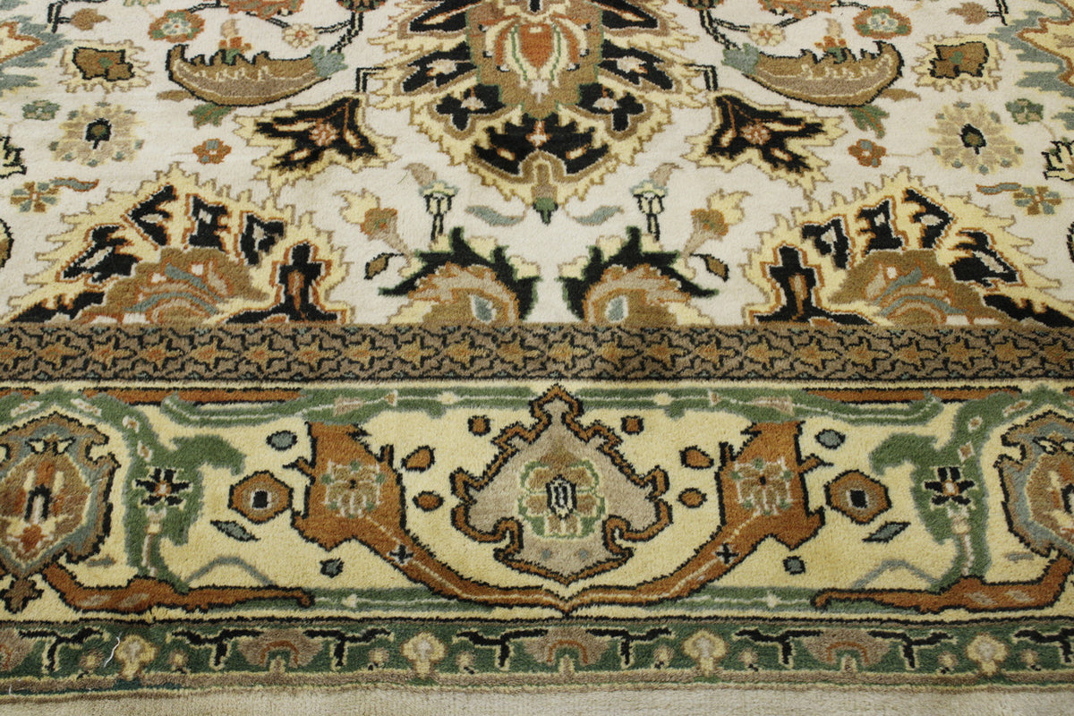 Close-up of wool pile, Ivory & Green rug