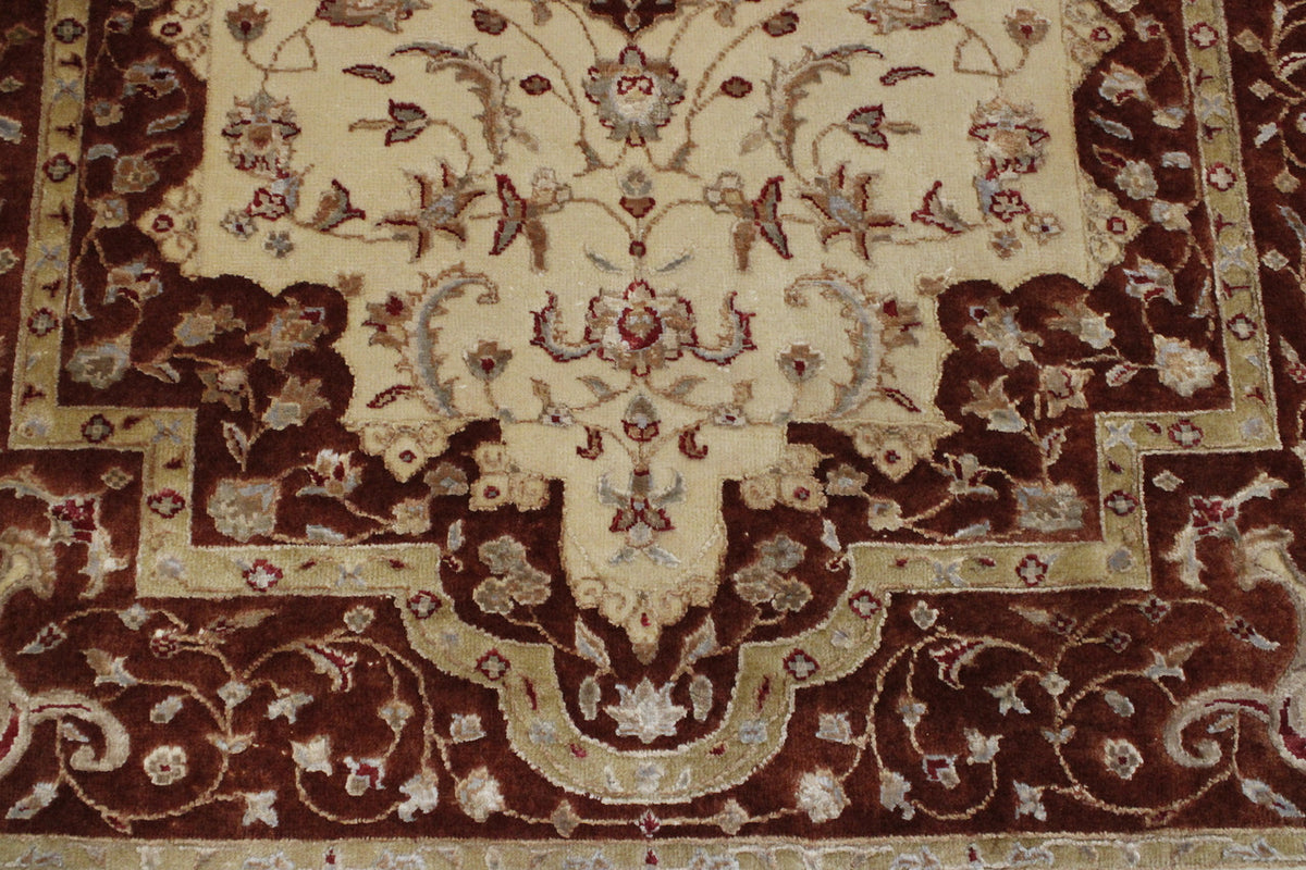Traditional Jaipur Tabriz Design rug corner detail