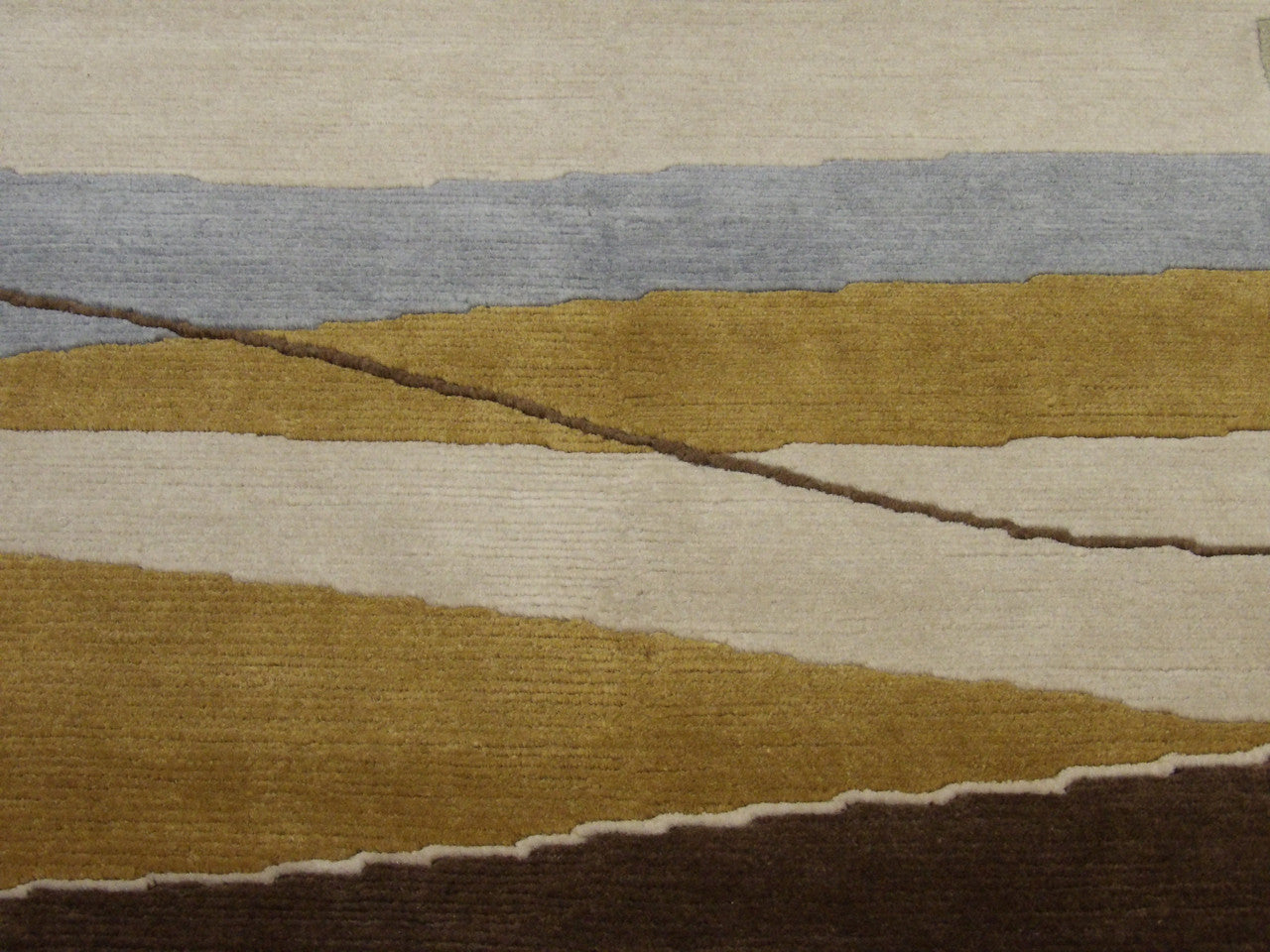 Modern Geometrical Design rug border detail