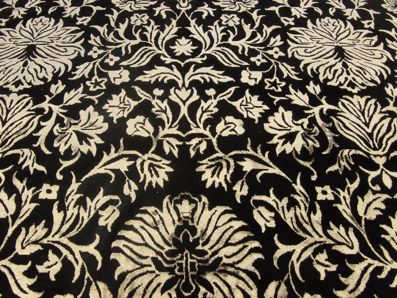 Transitional Carved Floral Design rug border detail