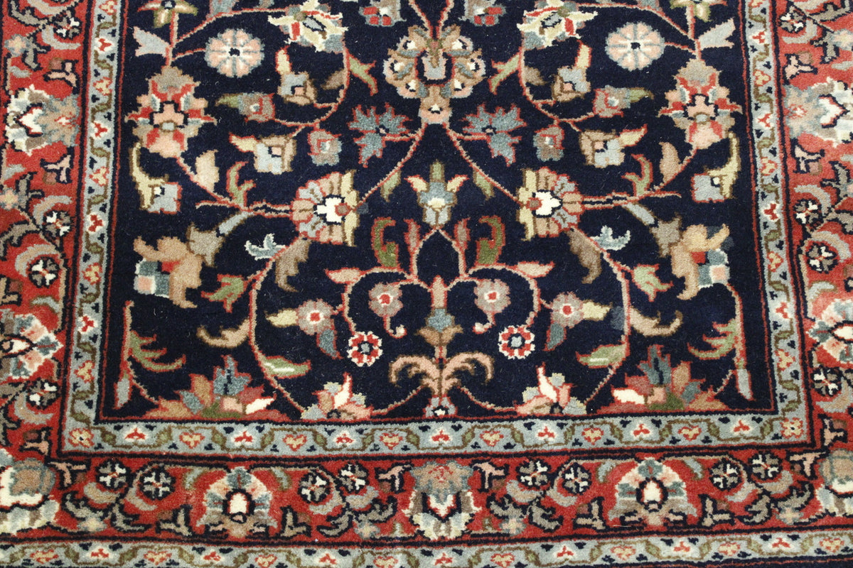 Traditional Fine Heraki rug corner detail