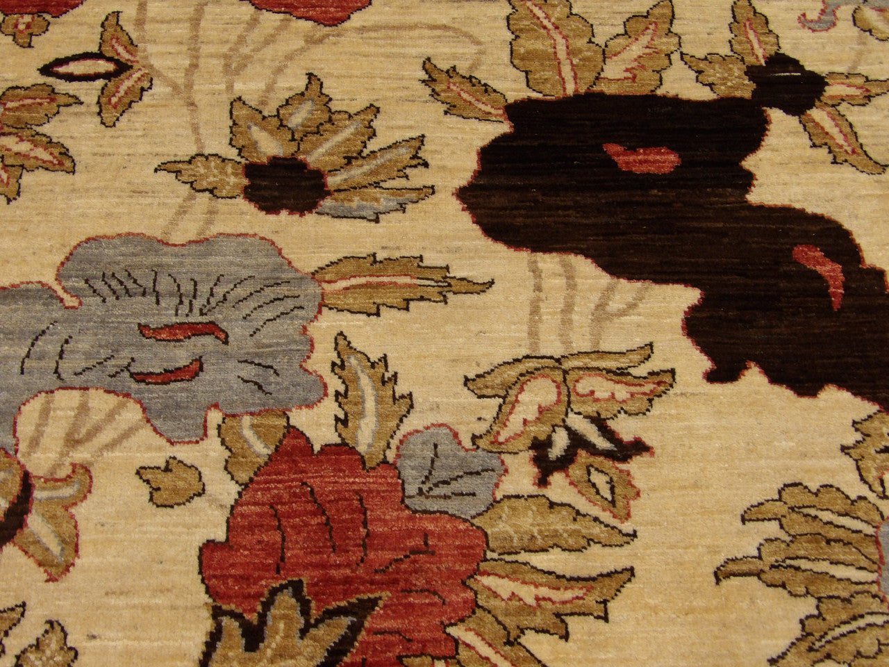 Oushak Chobi Rose Flower Design Natural Dye rug border detail