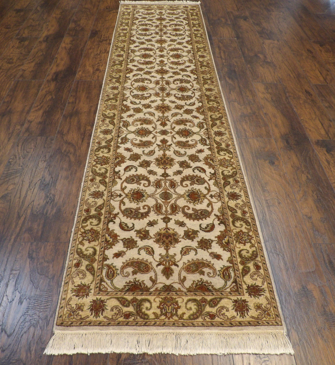 Close-up of wool pile, gold and ivory runner