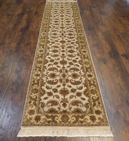 Close-up of wool pile, gold and ivory runner
