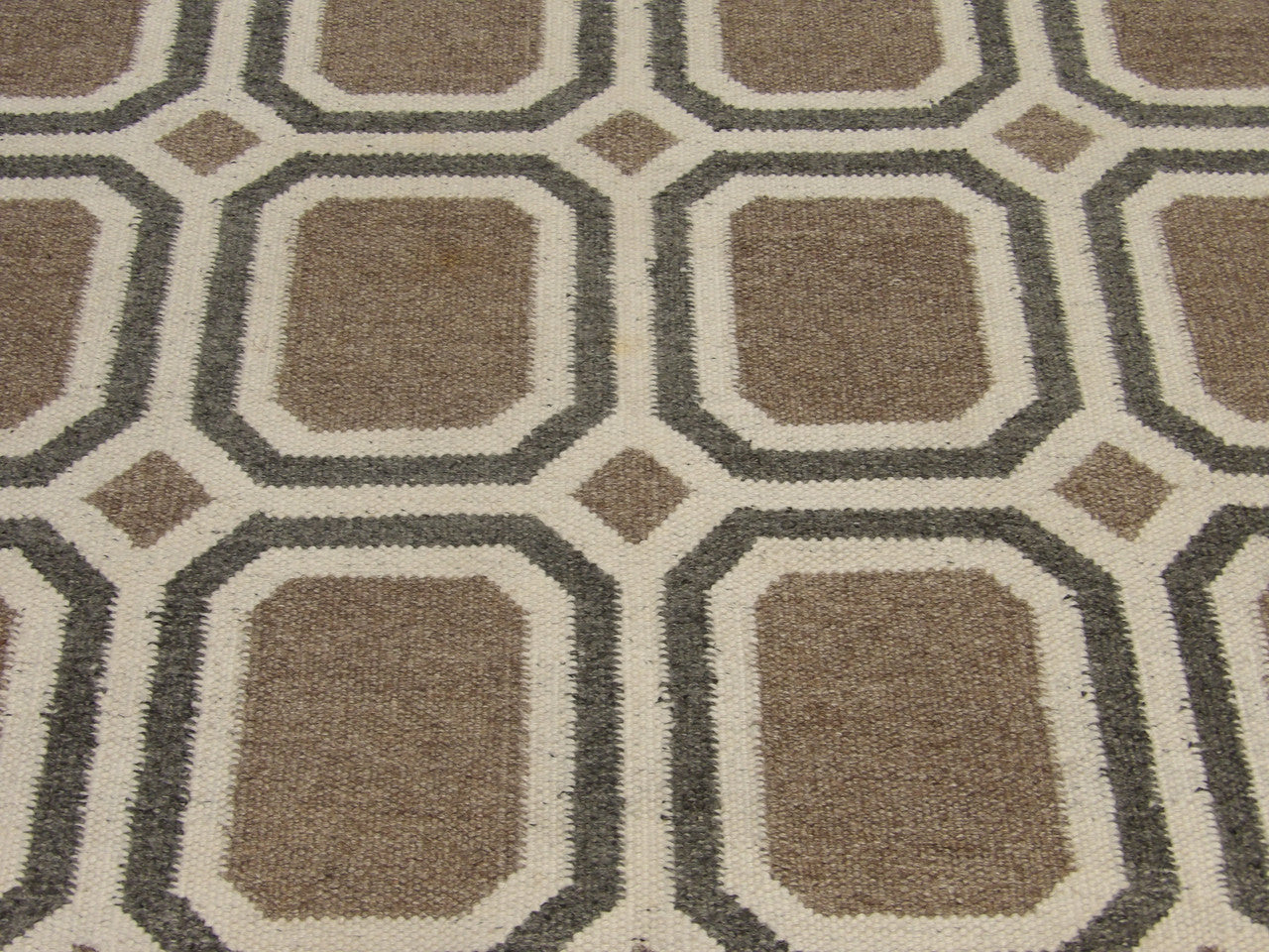 Coastal rug border detail